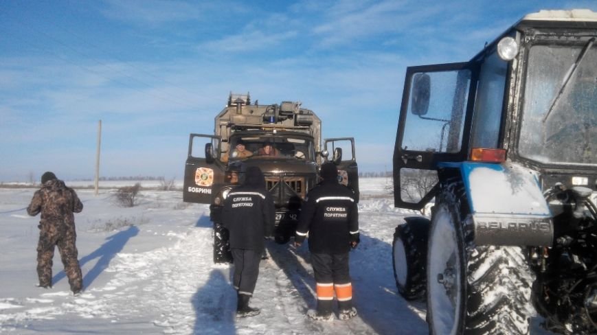 Рятувальники допомогли ще трьом майбутнім матерям дістатися до пологових відділень (ФОТО) (фото) - фото 1 Рятувальники допомогли ще трьом майбутнім матерям дістатися до пологових відділень (ФОТО) (фото) - фото 1