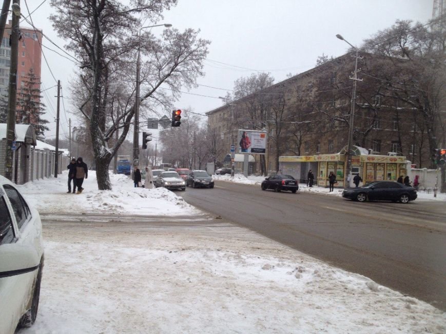 В Днепропетровске продолжается борьба со снегом (ФОТО) (фото) - фото 2 В Днепропетровске продолжается борьба со снегом (ФОТО) (фото) - фото 2