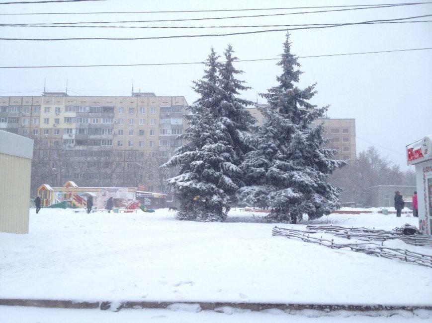 В Днепропетровске продолжается борьба со снегом (ФОТО) (фото) - фото 9 В Днепропетровске продолжается борьба со снегом (ФОТО) (фото) - фото 9