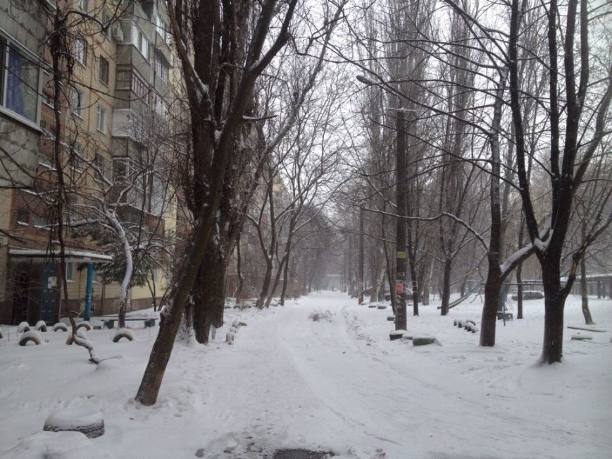 В Днепропетровске продолжается борьба со снегом (ФОТО) (фото) - фото 3 В Днепропетровске продолжается борьба со снегом (ФОТО) (фото) - фото 3
