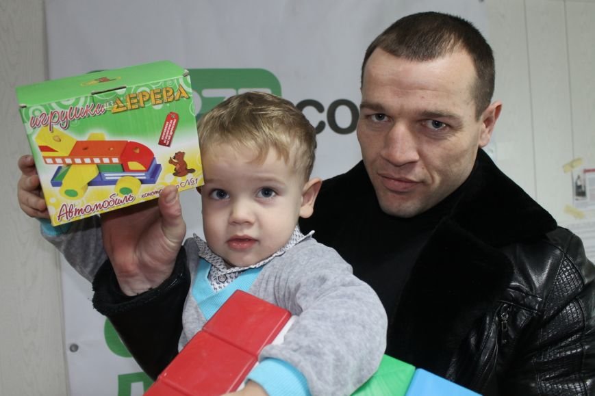 Победители конкурса детских костюмов «Новогодняя сказка в детском саду» получили свои призы (фото) - фото 1 Победители конкурса детских костюмов «Новогодняя сказка в детском саду» получили свои призы (фото) - фото 1