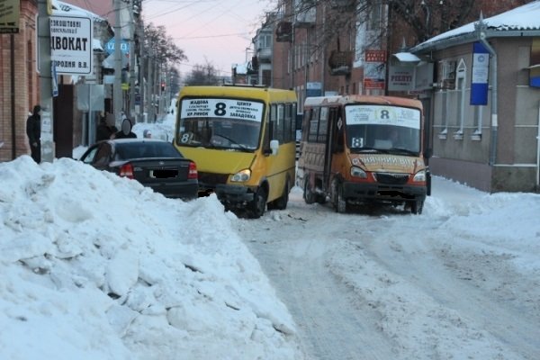 ДТП в Кировограде: маршрутка столкнулась с иномаркой.ФОТО (фото) - фото 1 ДТП в Кировограде: маршрутка столкнулась с иномаркой.ФОТО (фото) - фото 1