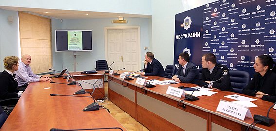 Скоро артемовцы-бахмутчане смогут заявить о правонарушениях с помощью специальной программы (фото) - фото 1 Скоро артемовцы-бахмутчане смогут заявить о правонарушениях с помощью специальной программы (фото) - фото 1