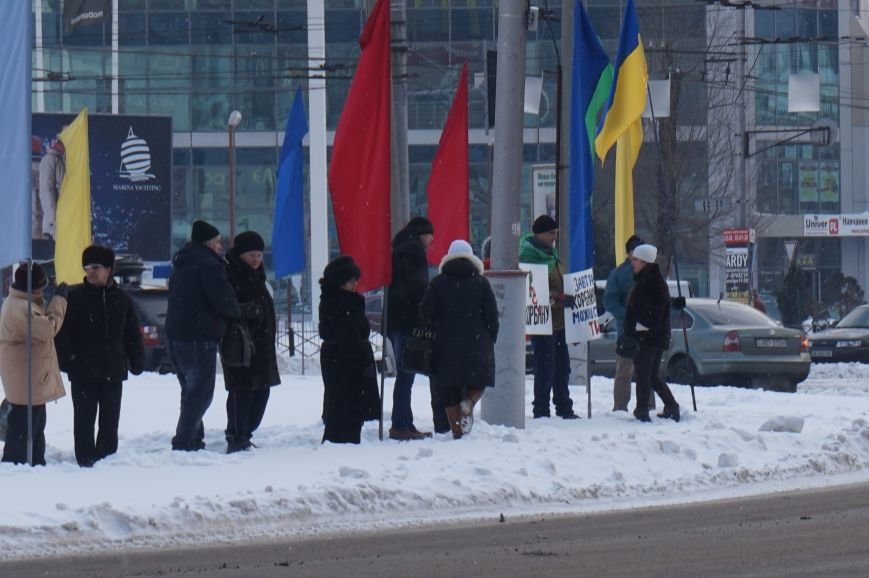 Криворожские активисты выступили против политрепрессий в Украине (ОБНОВЛЕНО, ФОТО) (фото) - фото 2 Криворожские активисты выступили против политрепрессий в Украине (ОБНОВЛЕНО, ФОТО) (фото) - фото 2