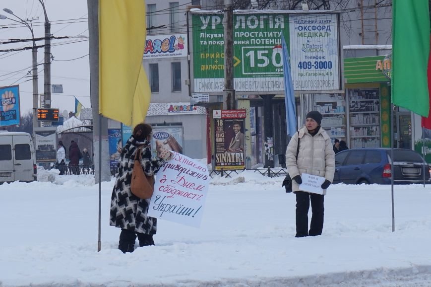 Криворожские активисты выступили против политрепрессий в Украине (ОБНОВЛЕНО, ФОТО) (фото) - фото 2 Криворожские активисты выступили против политрепрессий в Украине (ОБНОВЛЕНО, ФОТО) (фото) - фото 2