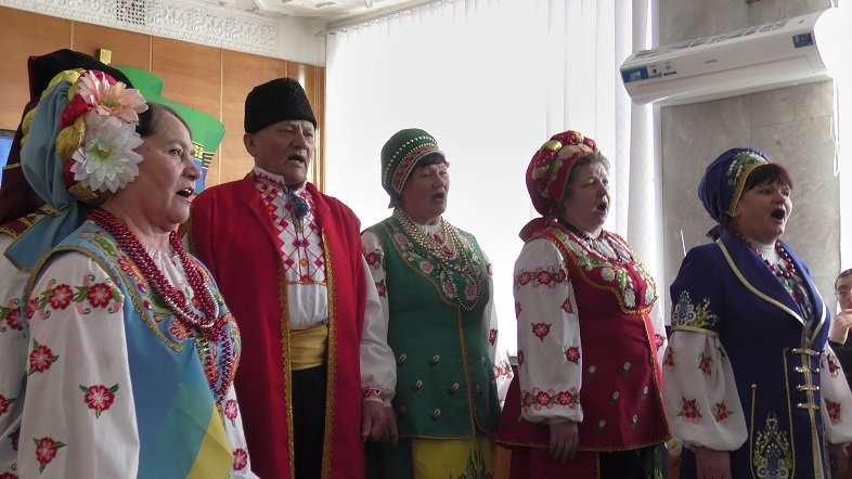 В Добропольской райгосадминистрации торжественно встретили День соборности Украины (ФОТО) (фото) - фото 1 В Добропольской райгосадминистрации торжественно встретили День соборности Украины (ФОТО) (фото) - фото 1