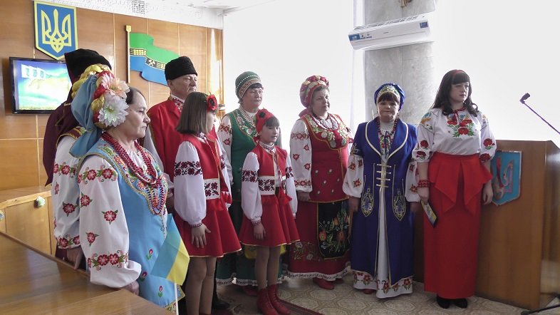 В Добропольской райгосадминистрации торжественно встретили День соборности Украины (ФОТО) (фото) - фото 1 В Добропольской райгосадминистрации торжественно встретили День соборности Украины (ФОТО) (фото) - фото 1