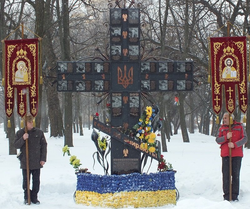 У Черкасах сьогодні відзначили День Соборності та Свободи України (ФОТО) (фото) - фото 3 У Черкасах сьогодні відзначили День Соборності та Свободи України (ФОТО) (фото) - фото 3