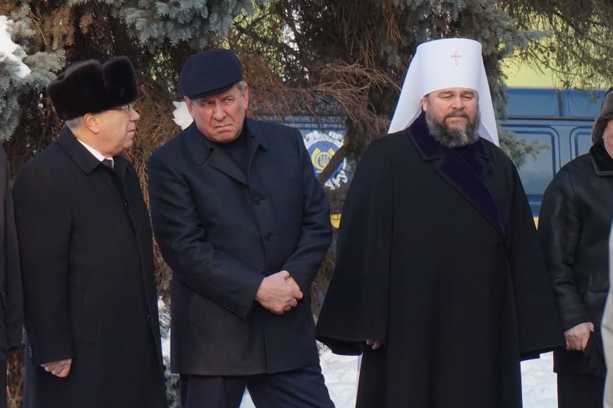 Ко Дню Соборности Украины в Кривом Роге традиционно возложили цветы к памятнику Тарасу Шевченко (ФОТО) (фото) - фото 1 Ко Дню Соборности Украины в Кривом Роге традиционно возложили цветы к памятнику Тарасу Шевченко (ФОТО) (фото) - фото 1