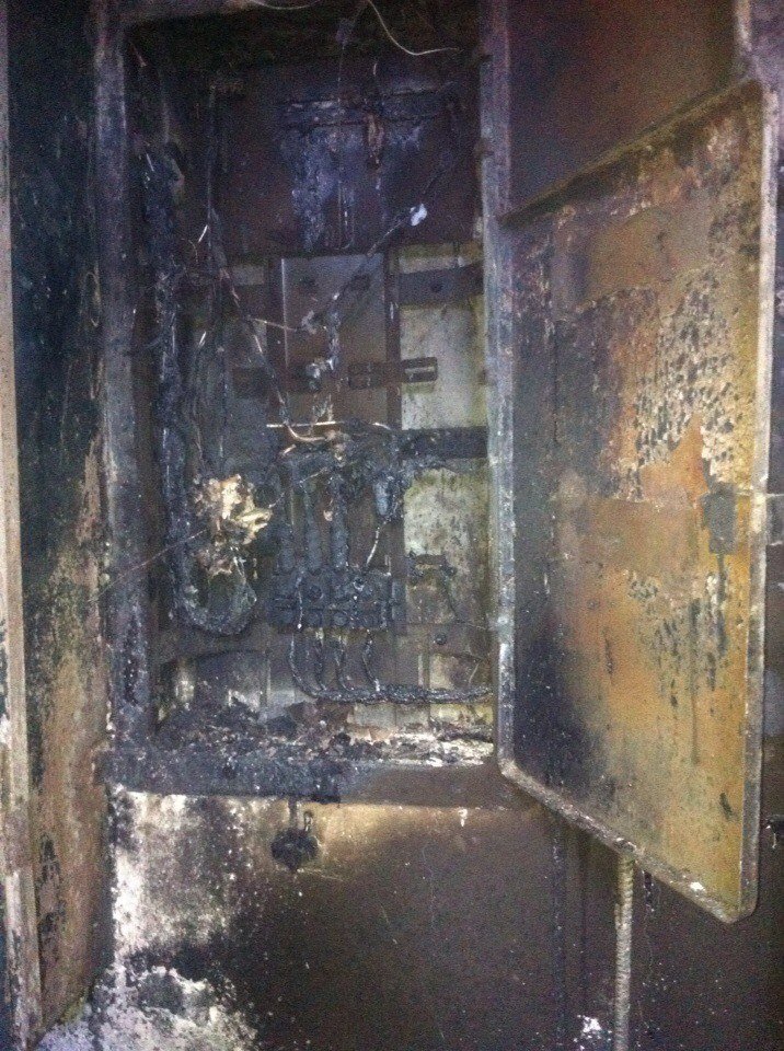 В Кривом Роге во время ночного пожара погибла женщина и спасены 5 человек, среди которых был ребенок (ФОТО, ОБНОВЛЕНО) (фото) - фото 1 В Кривом Роге во время ночного пожара погибла женщина и спасены 5 человек, среди которых был ребенок (ФОТО, ОБНОВЛЕНО) (фото) - фото 1