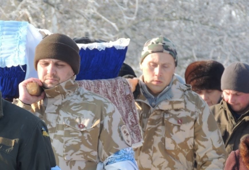 Николаевщина провела погибших бойцов АТО в последний путь, стоя на коленях (ФОТО) (фото) - фото 2 Николаевщина провела погибших бойцов АТО в последний путь, стоя на коленях (ФОТО) (фото) - фото 2