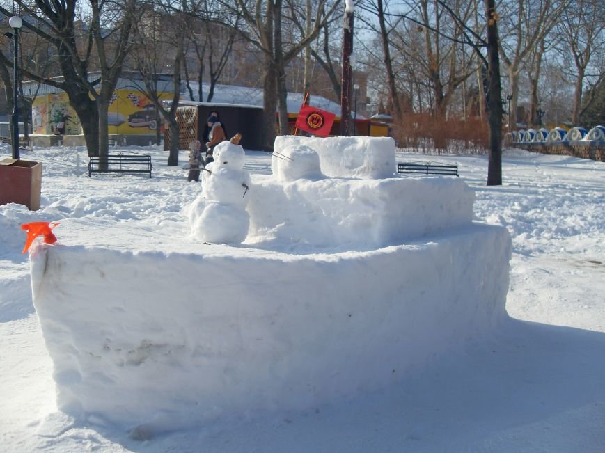 В Николаеве снежные гиганты стоят на страже детского веселья (ФОТОРЕПОРТАЖ) (фото) - фото 2 В Николаеве снежные гиганты стоят на страже детского веселья (ФОТОРЕПОРТАЖ) (фото) - фото 2