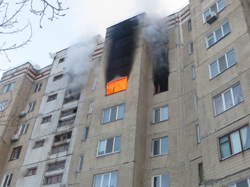 На Левобережье Днепродзержинска сильный пожар уничтожил квартиру (фото) - фото 2 На Левобережье Днепродзержинска сильный пожар уничтожил квартиру (фото) - фото 2