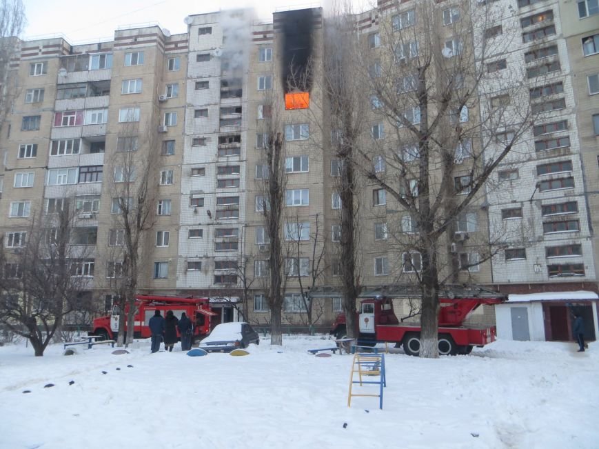 На Левобережье Днепродзержинска сильный пожар уничтожил квартиру (фото) - фото 4 На Левобережье Днепродзержинска сильный пожар уничтожил квартиру (фото) - фото 4