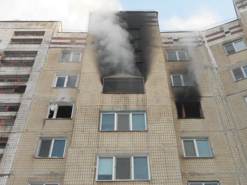 На Левобережье Днепродзержинска сильный пожар уничтожил квартиру (фото) - фото 7 На Левобережье Днепродзержинска сильный пожар уничтожил квартиру (фото) - фото 7
