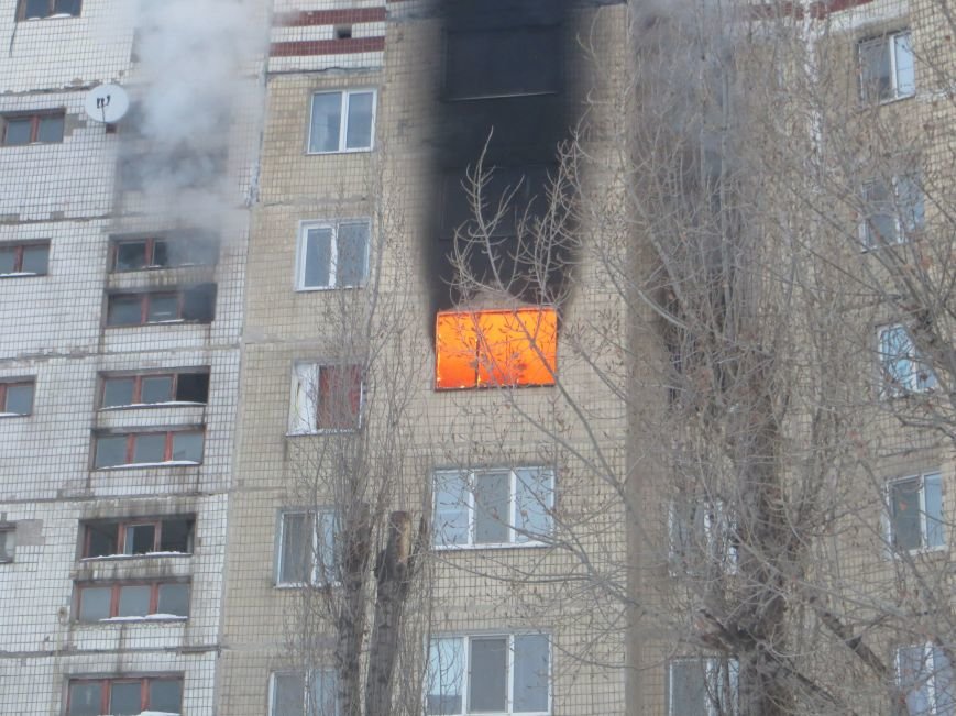 На Левобережье Днепродзержинска сильный пожар уничтожил квартиру (фото) - фото 3 На Левобережье Днепродзержинска сильный пожар уничтожил квартиру (фото) - фото 3