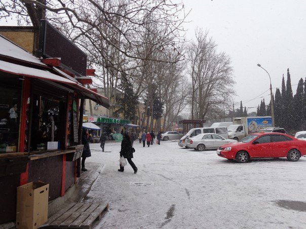 Такого снегопада... В Ялте как всегда не ждали (фото) - фото 1 Такого снегопада... В Ялте как всегда не ждали (фото) - фото 1