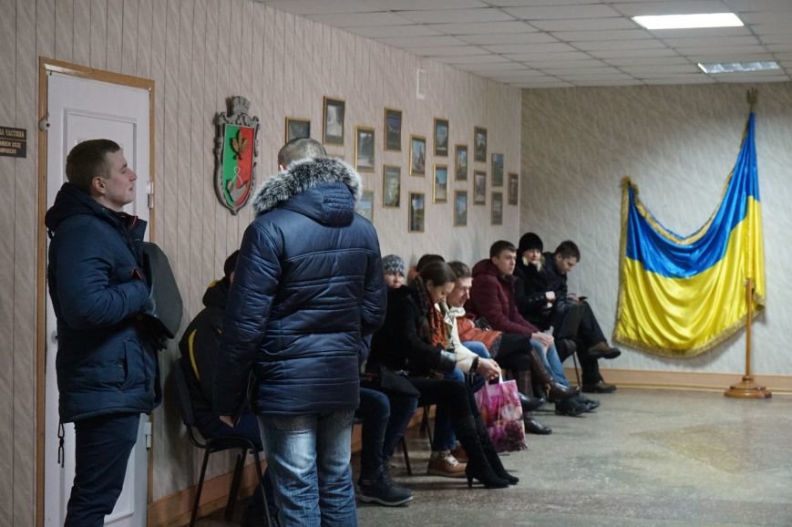 Общественные активисты и депутаты горсовета отбирают будущих полицейских в патрульную службу Кривого Рога (ФОТО) (фото) - фото 2 Общественные активисты и депутаты горсовета отбирают будущих полицейских в патрульную службу Кривого Рога (ФОТО) (фото) - фото 2