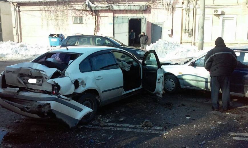 В аварии по дороге на одесский поселок Котовского пострадали двое малышей (ФОТО) (фото) - фото 1