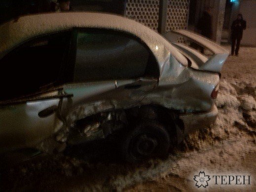 У Тернополі водій «Опеля», виїхавши на зустрічну, врізався в авто марки «Ланос» (фото) (фото) - фото 1 У Тернополі водій «Опеля», виїхавши на зустрічну, врізався в авто марки «Ланос» (фото) (фото) - фото 1