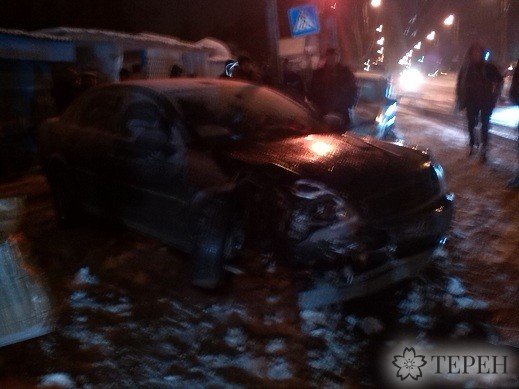 У Тернополі водій «Опеля», виїхавши на зустрічну, врізався в авто марки «Ланос» (фото) (фото) - фото 1 У Тернополі водій «Опеля», виїхавши на зустрічну, врізався в авто марки «Ланос» (фото) (фото) - фото 1