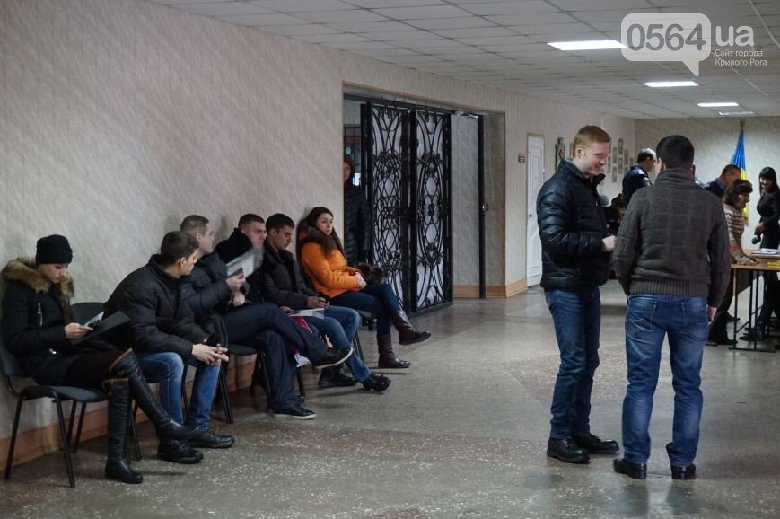 Как общественники и кандидаты в новую полицию Кривого Рога готовились к последнему этапу отбора (ФОТО) (фото) - фото 1 Как общественники и кандидаты в новую полицию Кривого Рога готовились к последнему этапу отбора (ФОТО) (фото) - фото 1