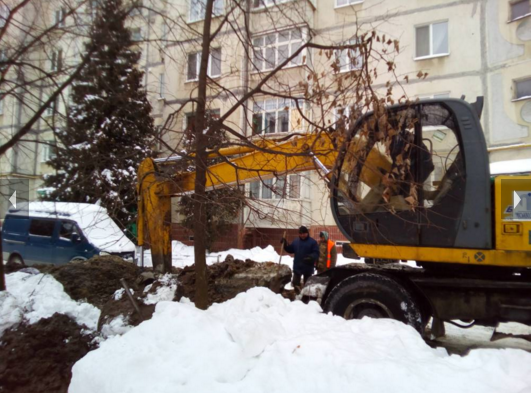 В Сумах разрыли «евродвор» из-за порыва трубы (ФОТО) (фото) - фото 1 В Сумах разрыли «евродвор» из-за порыва трубы (ФОТО) (фото) - фото 1