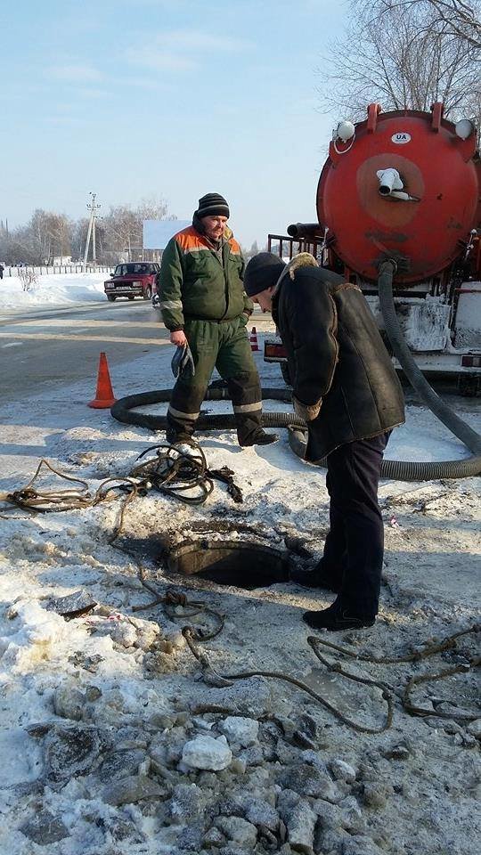 Потужні гідродинамічні машини чистять конотопську каналізацію (фото) - фото 1 Потужні гідродинамічні машини чистять конотопську каналізацію (фото) - фото 1