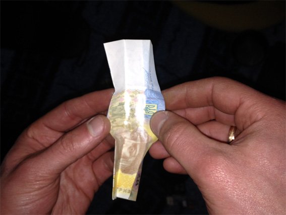 Під час обшуку помешкання кіровоградця було знайдено наркотики та зброю. ФОТО (фото) - фото 1 Під час обшуку помешкання кіровоградця було знайдено наркотики та зброю. ФОТО (фото) - фото 1