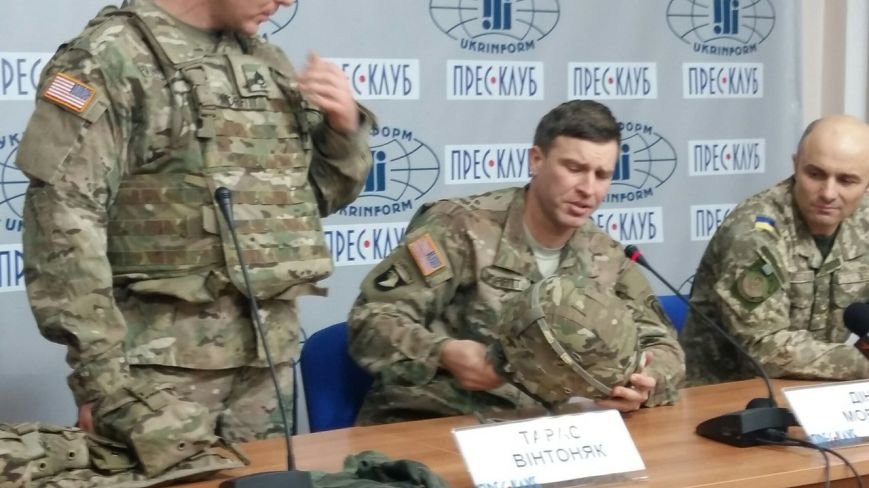 Американці у Львові продемонстрували, яким має бути екіпірування українських військових (ФОТО) (фото) - фото 1 Американці у Львові продемонстрували, яким має бути екіпірування українських військових (ФОТО) (фото) - фото 1