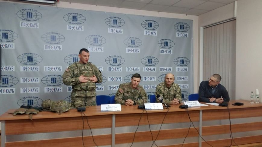 Американці у Львові продемонстрували, яким має бути екіпірування українських військових (ФОТО) (фото) - фото 2 Американці у Львові продемонстрували, яким має бути екіпірування українських військових (ФОТО) (фото) - фото 2