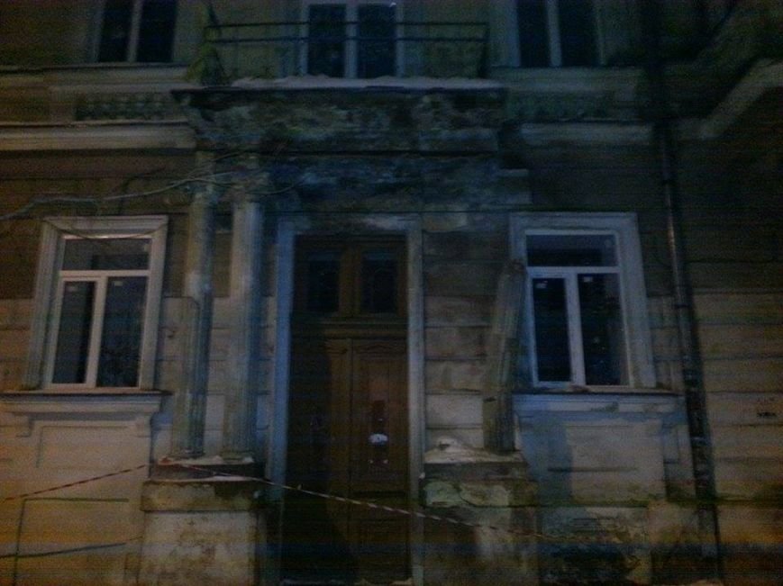 В центре Одессы обрушился фасад школы (ФОТО) (фото) - фото 1