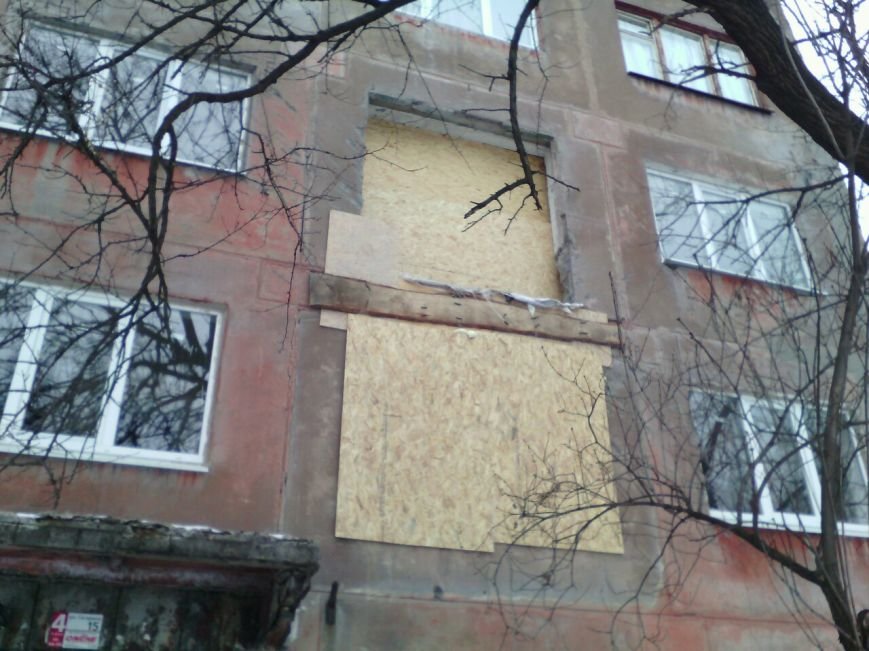 Авдеевский коксохим помогает восстанавливать город: ремонты идут в многоэтажках (фото) - фото 1 Авдеевский коксохим помогает восстанавливать город: ремонты идут в многоэтажках (фото) - фото 1
