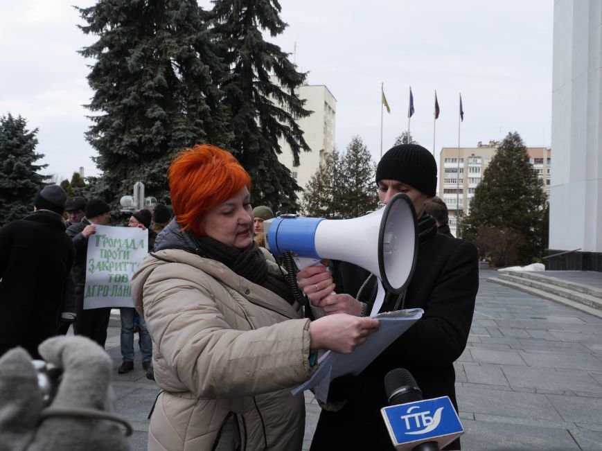 Працівники свиноферми пікетували Тернопільську ОДА з вимогою розблокувати роботу підприємства (ФОТО, ВІДЕО) (фото) - фото 4 Працівники свиноферми пікетували Тернопільську ОДА з вимогою розблокувати роботу підприємства (ФОТО, ВІДЕО) (фото) - фото 4