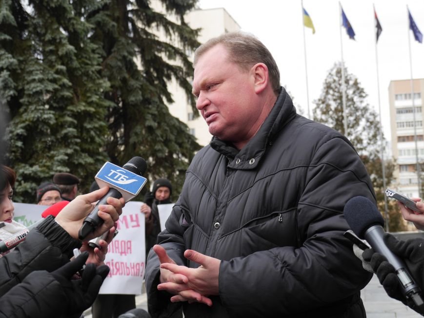 Працівники свиноферми пікетували Тернопільську ОДА з вимогою розблокувати роботу підприємства (ФОТО, ВІДЕО) (фото) - фото 5 Працівники свиноферми пікетували Тернопільську ОДА з вимогою розблокувати роботу підприємства (ФОТО, ВІДЕО) (фото) - фото 5