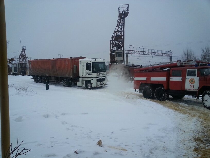 Кіровоградська область: наслідки негоди все ще змушують водіїв транспортних засобів шукати допомоги у рятувальників (ФОТО) (фото) - фото 1 Кіровоградська область: наслідки негоди все ще змушують водіїв транспортних засобів шукати допомоги у рятувальників (ФОТО) (фото) - фото 1