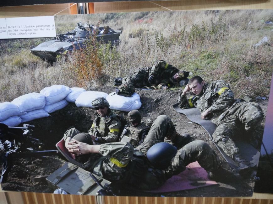 Фотовиставку Віктора Гурняка «Війна в моїй країні» відкрили у Тернополі (ФОТО) (фото) - фото 3 Фотовиставку Віктора Гурняка «Війна в моїй країні» відкрили у Тернополі (ФОТО) (фото) - фото 3