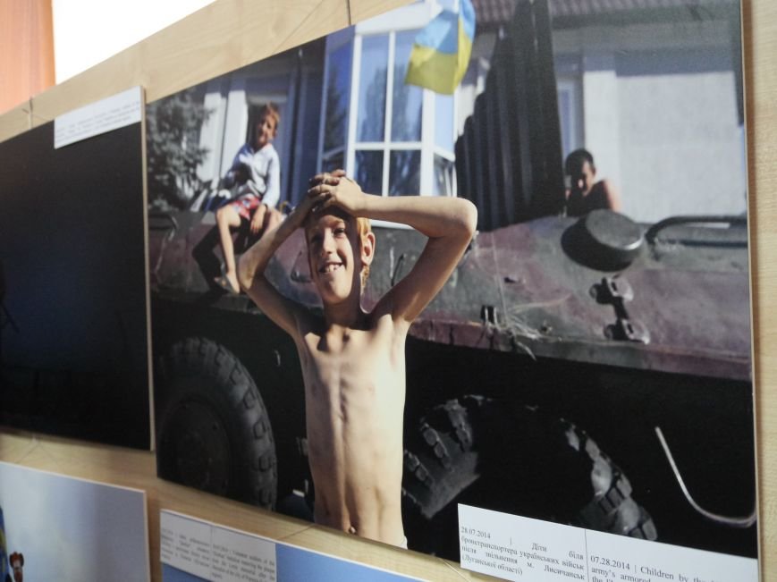 Фотовиставку Віктора Гурняка «Війна в моїй країні» відкрили у Тернополі (ФОТО) (фото) - фото 1 Фотовиставку Віктора Гурняка «Війна в моїй країні» відкрили у Тернополі (ФОТО) (фото) - фото 1