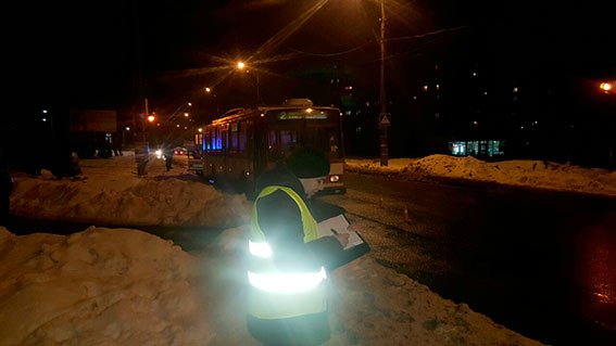 В Николаеве пьяного пешехода переехал троллейбус (ФОТО) (фото) - фото 1 В Николаеве пьяного пешехода переехал троллейбус (ФОТО) (фото) - фото 1