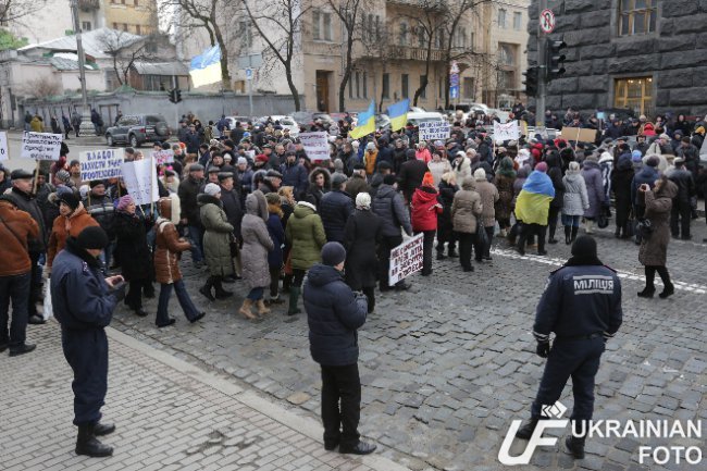 В Киеве митингующие ПТУшники перекрыли Грушевского (ФОТО, ВИДЕО) (фото) - фото 1 В Киеве митингующие ПТУшники перекрыли Грушевского (ФОТО, ВИДЕО) (фото) - фото 1