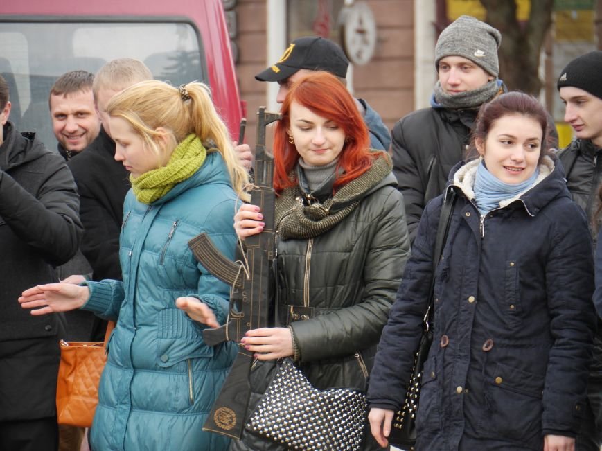 У центрі Тернополя відзняли патріотичний відеоролик до річниці бою під Крутами (ФОТО) (фото) - фото 2 У центрі Тернополя відзняли патріотичний відеоролик до річниці бою під Крутами (ФОТО) (фото) - фото 2