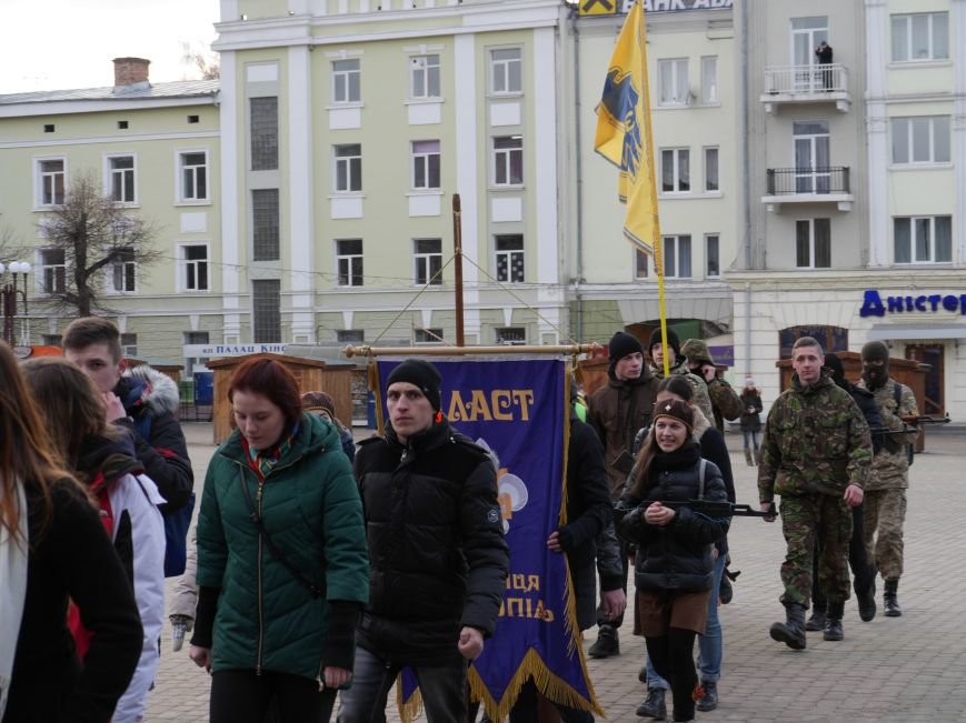 У центрі Тернополя відзняли патріотичний відеоролик до річниці бою під Крутами (ФОТО) (фото) - фото 2 У центрі Тернополя відзняли патріотичний відеоролик до річниці бою під Крутами (ФОТО) (фото) - фото 2