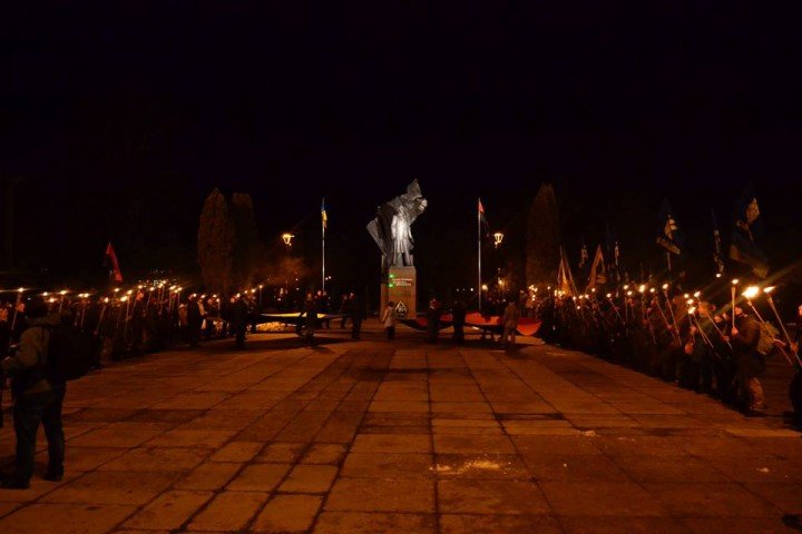 У Тернополі центральними вулицями міста пройшов марш пам'яті героїв Крут (фото) (фото) - фото 1 У Тернополі центральними вулицями міста пройшов марш пам'яті героїв Крут (фото) (фото) - фото 1