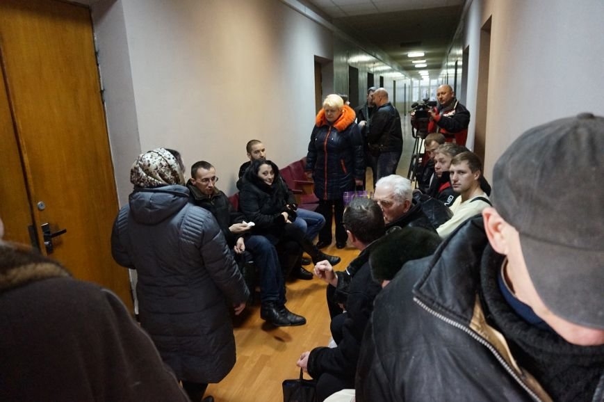 На приеме Юрия Вилкула криворожанка угрожала себя поджечь (ФОТО) (фото) - фото 1 На приеме Юрия Вилкула криворожанка угрожала себя поджечь (ФОТО) (фото) - фото 1