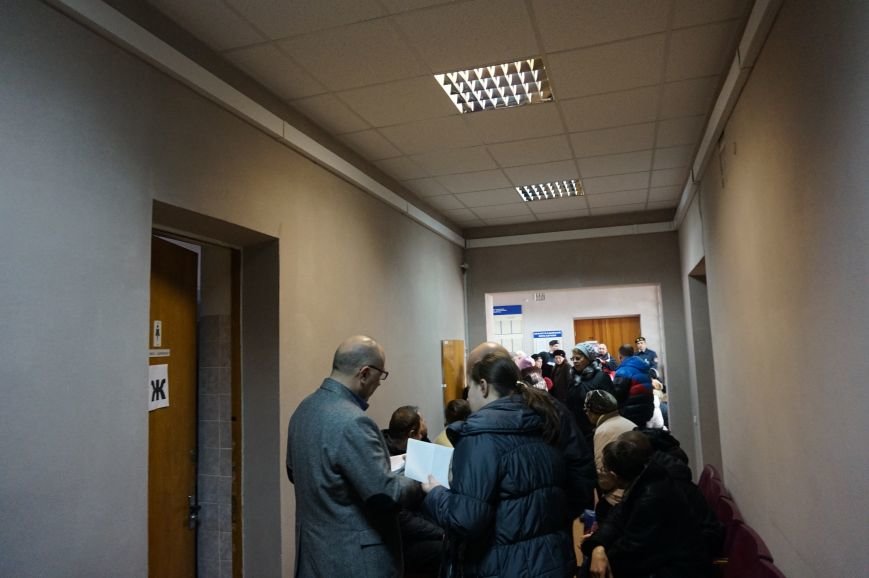 На приеме Юрия Вилкула криворожанка угрожала себя поджечь (ФОТО) (фото) - фото 1 На приеме Юрия Вилкула криворожанка угрожала себя поджечь (ФОТО) (фото) - фото 1