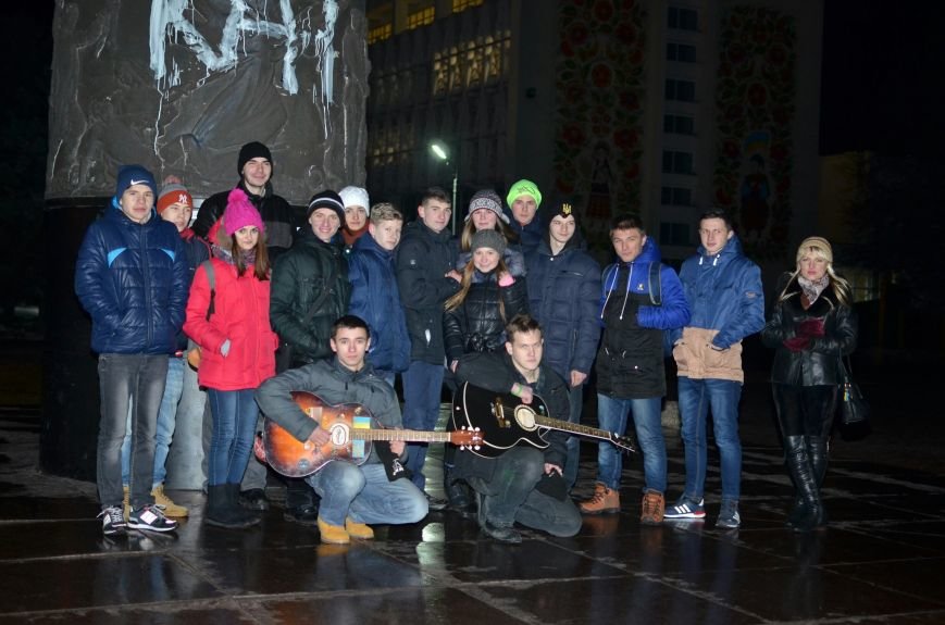 Год одиночества: в Днепродзержинске прошел вечер памяти Кузьмы Скрябина (фото) - фото 7 Год одиночества: в Днепродзержинске прошел вечер памяти Кузьмы Скрябина (фото) - фото 7