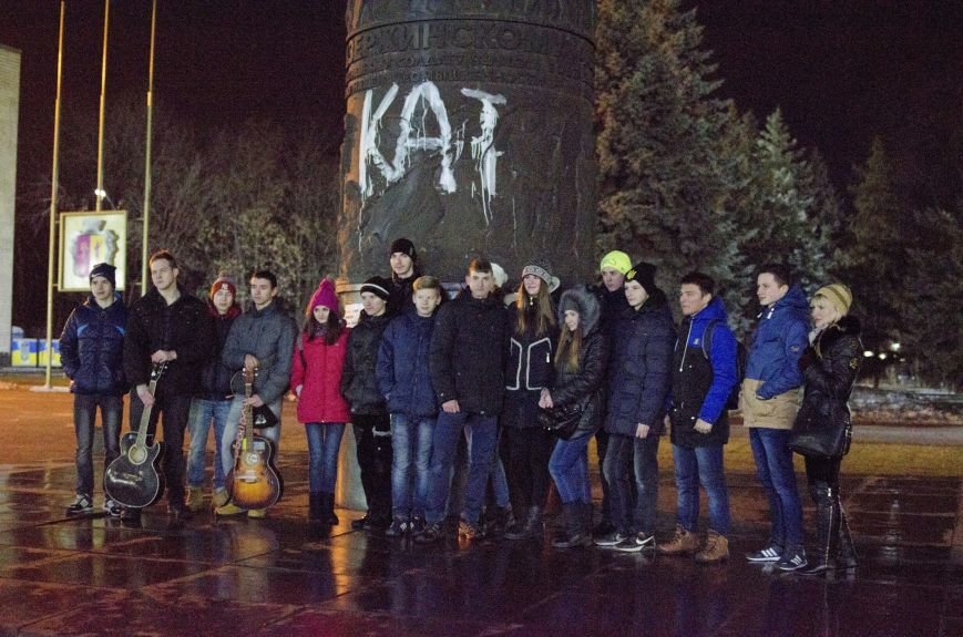 Год одиночества: в Днепродзержинске прошел вечер памяти Кузьмы Скрябина (фото) - фото 6 Год одиночества: в Днепродзержинске прошел вечер памяти Кузьмы Скрябина (фото) - фото 6