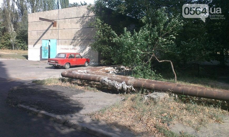 Несмотря на неоднократные обращения криворожан, на Даманском всю осень и зиму отапливают улицу (ФОТО) (фото) - фото 1 Несмотря на неоднократные обращения криворожан, на Даманском всю осень и зиму отапливают улицу (ФОТО) (фото) - фото 1