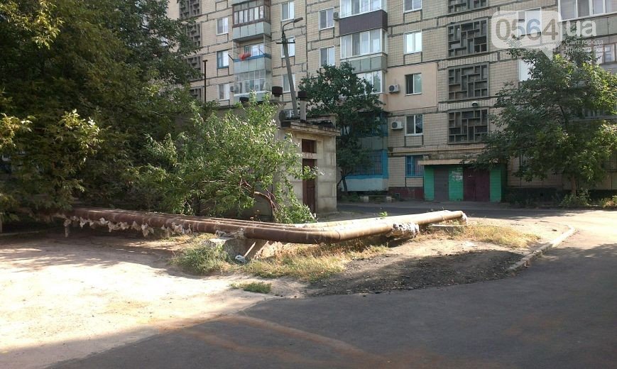 Несмотря на неоднократные обращения криворожан, на Даманском всю осень и зиму отапливают улицу (ФОТО) (фото) - фото 1 Несмотря на неоднократные обращения криворожан, на Даманском всю осень и зиму отапливают улицу (ФОТО) (фото) - фото 1