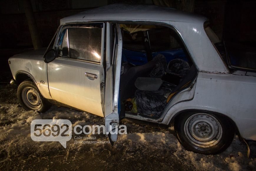 ДТП в Днепродзержинске: автомобиль врезался в дерево (фото) - фото 4 ДТП в Днепродзержинске: автомобиль врезался в дерево (фото) - фото 4
